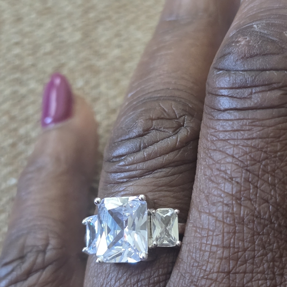 Macy's Elegant Silver 3stone Ring Clear Gemstones Square Sz 8 New - Picture 6 of 13